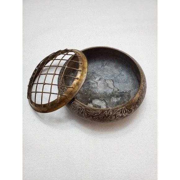 VTG Brass Floral Etched Flower Frog Dish Bowl Incense/Ashtray-Hand Made in India - Picture 4 of 6